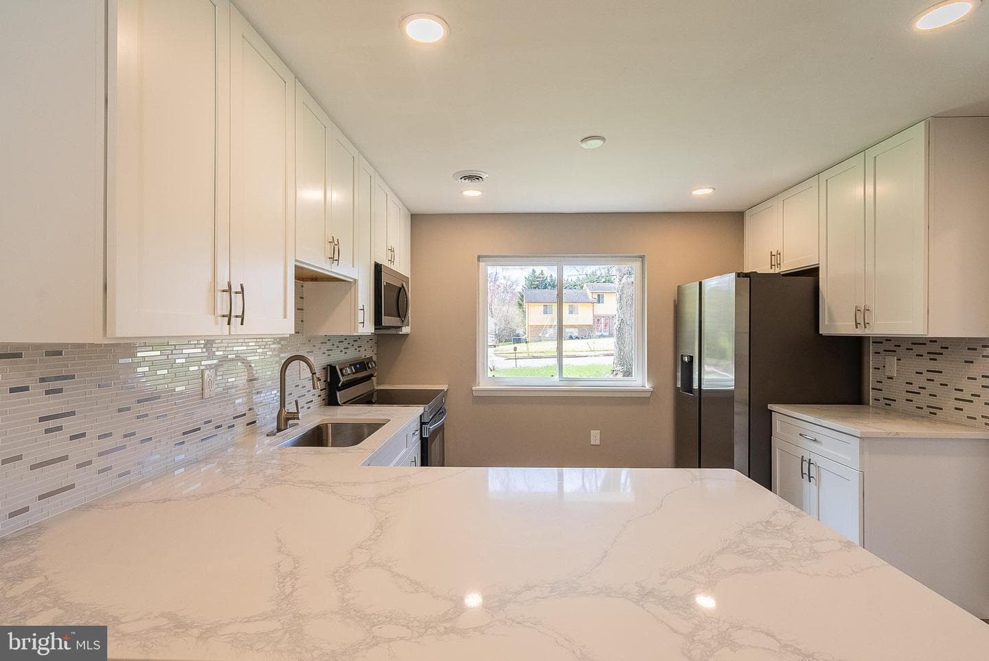 402 Warburton Oaks Drive photo 3