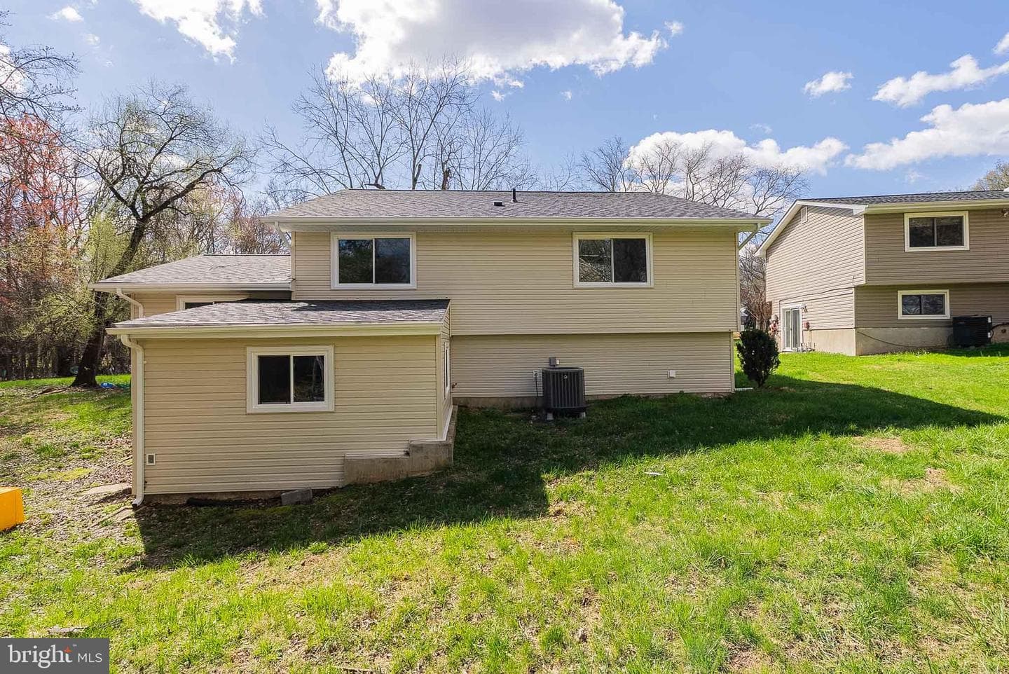402 Warburton Oaks Drive photo 32