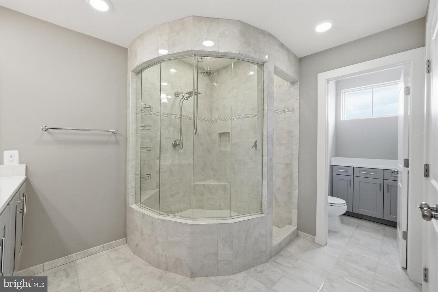 10601 Eastland Circle photo 19