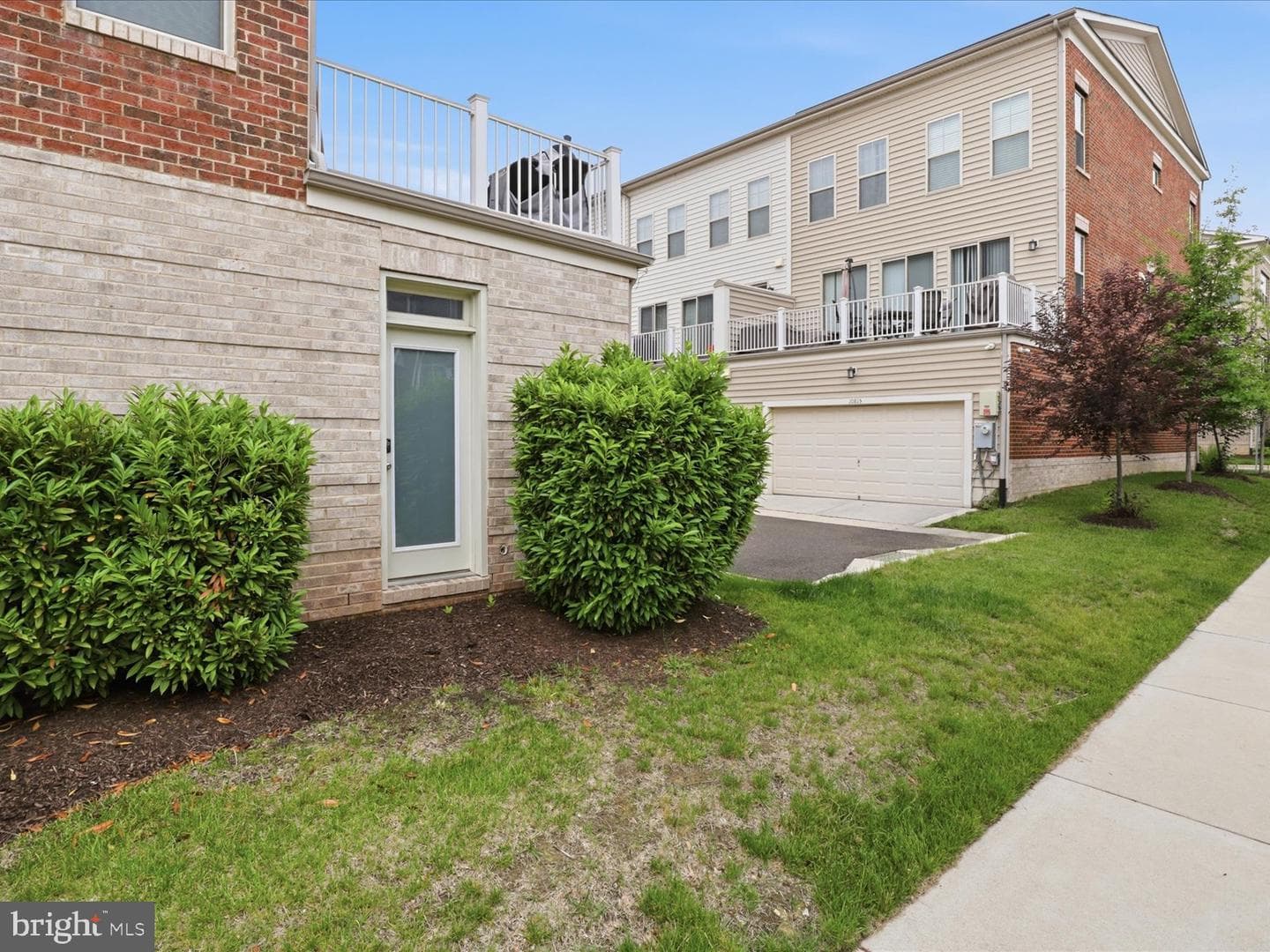 10601 Eastland Circle photo 38
