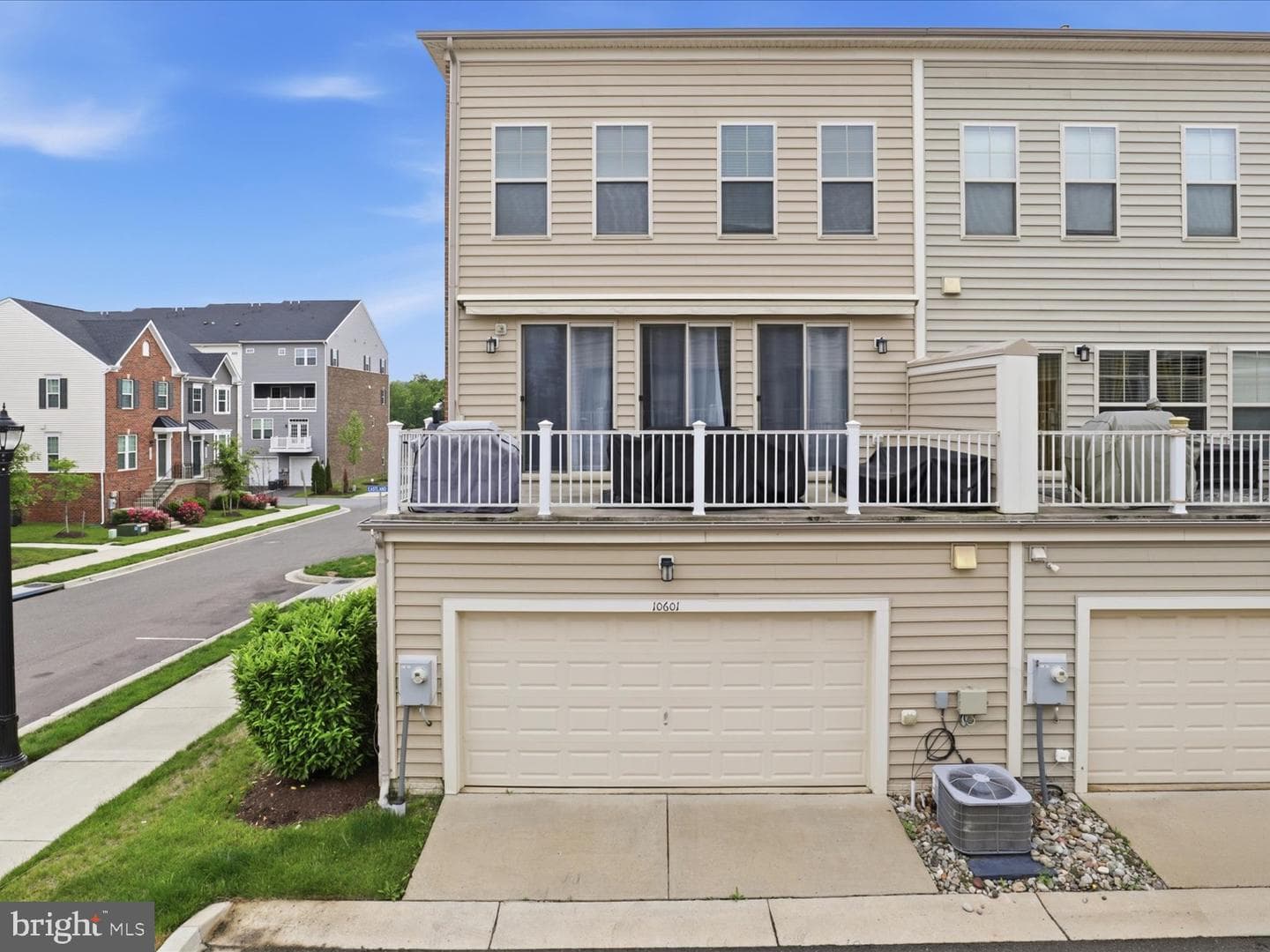 10601 Eastland Circle photo 39