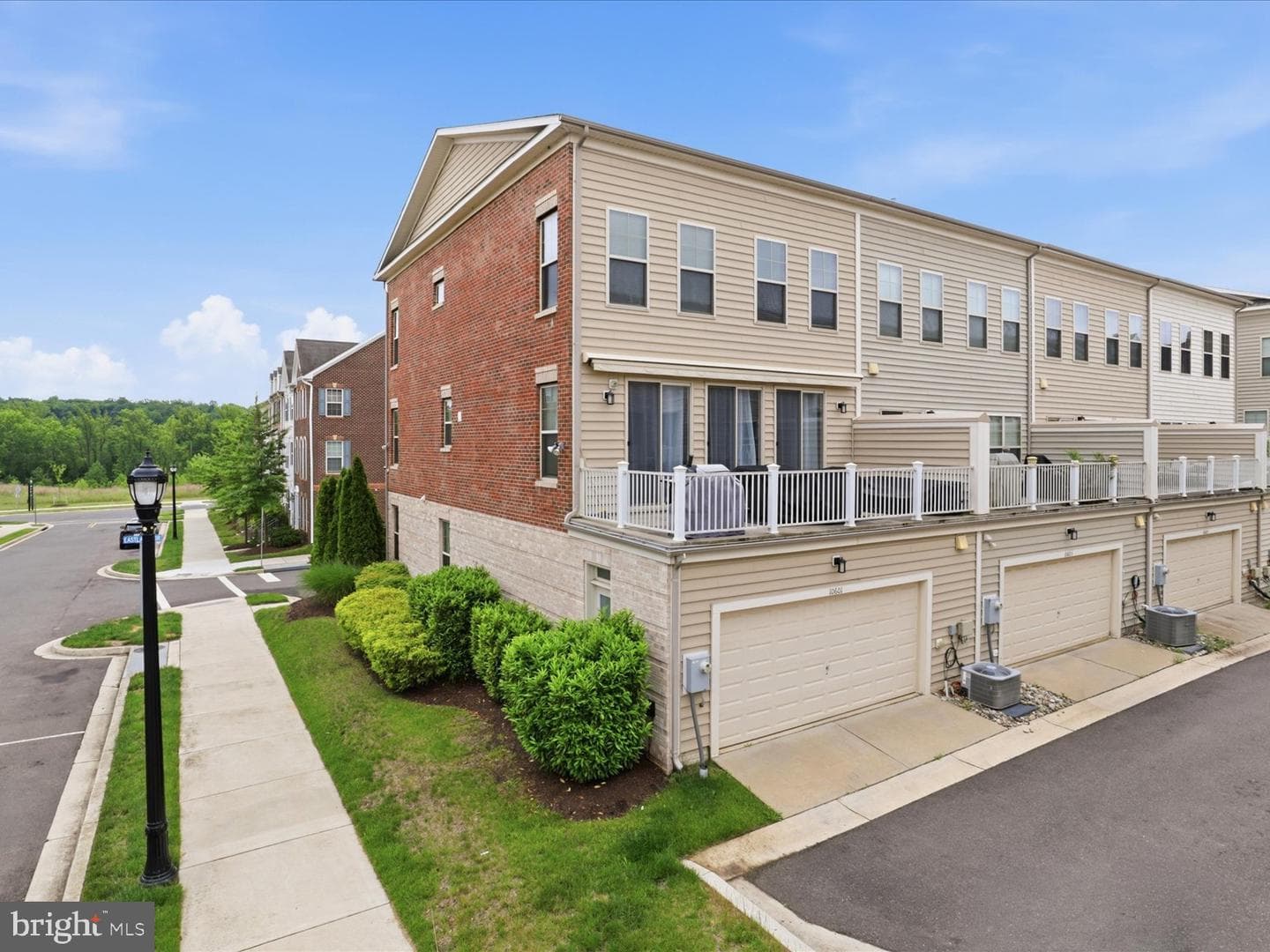 10601 Eastland Circle photo 42