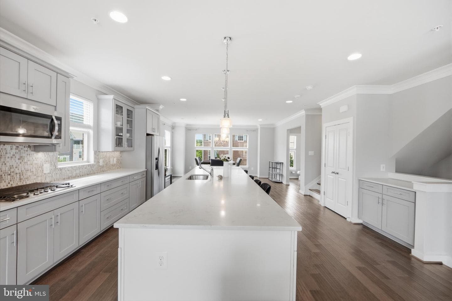 10601 Eastland Circle photo 6