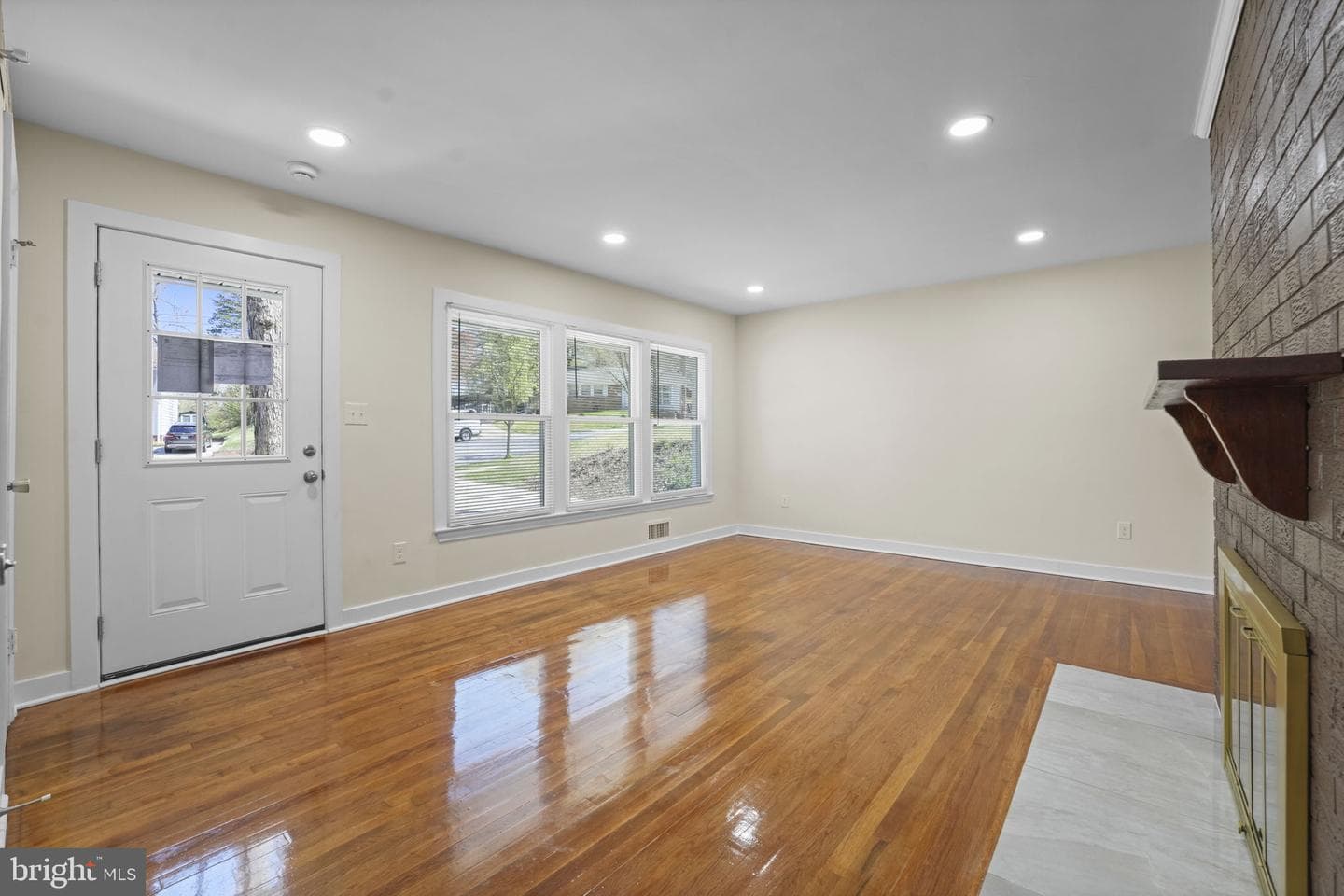 8405 Ravenswood photo 10