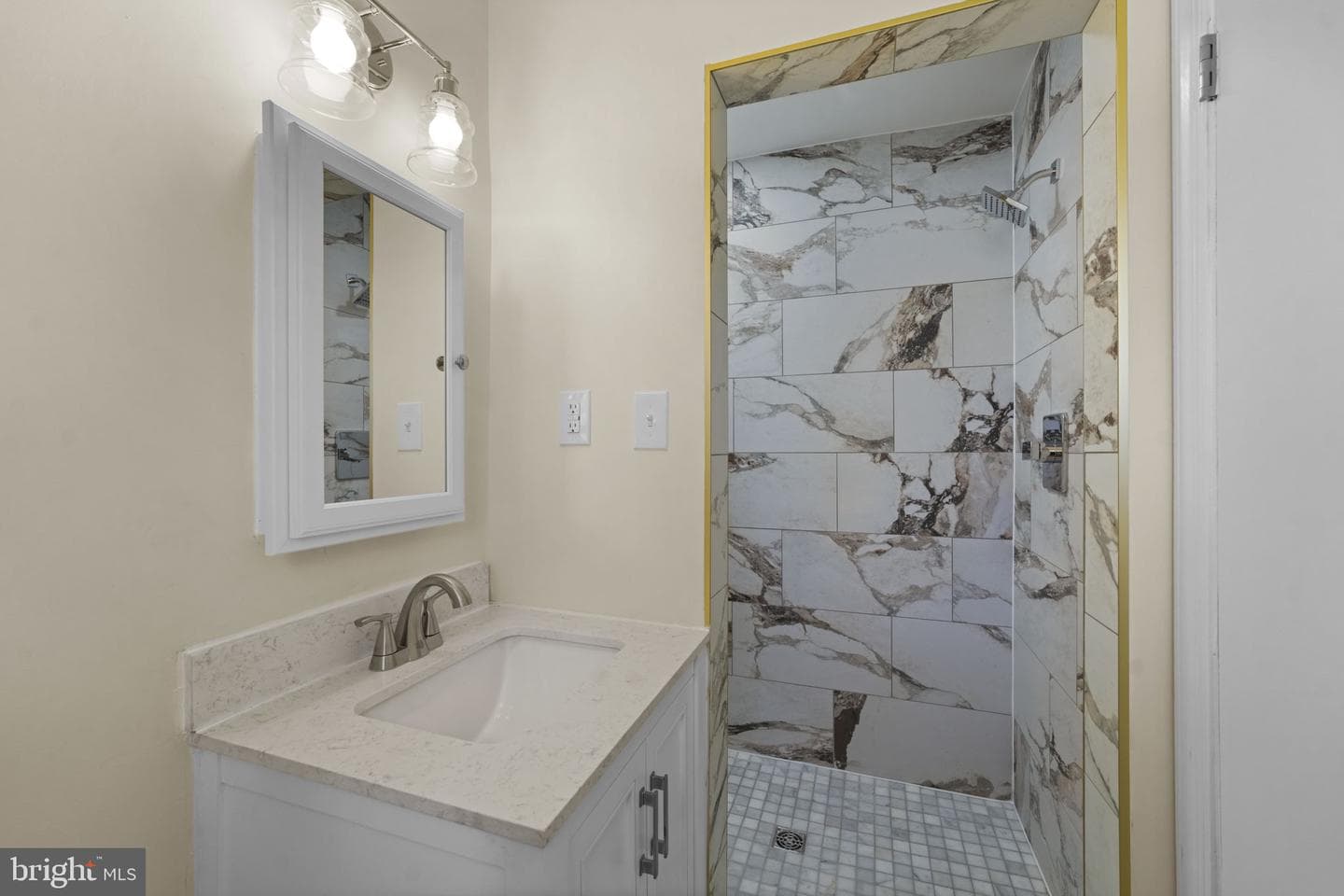 8405 Ravenswood photo 23