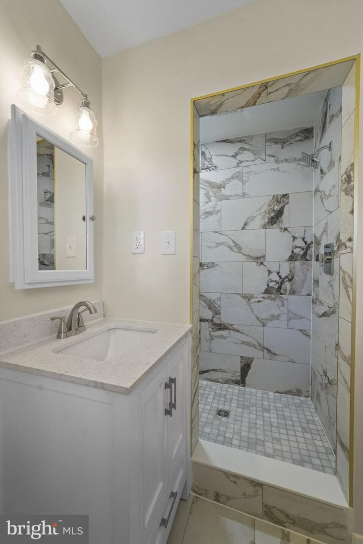 8405 Ravenswood photo 24