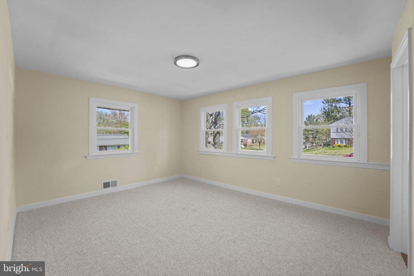 8405 Ravenswood photo 32