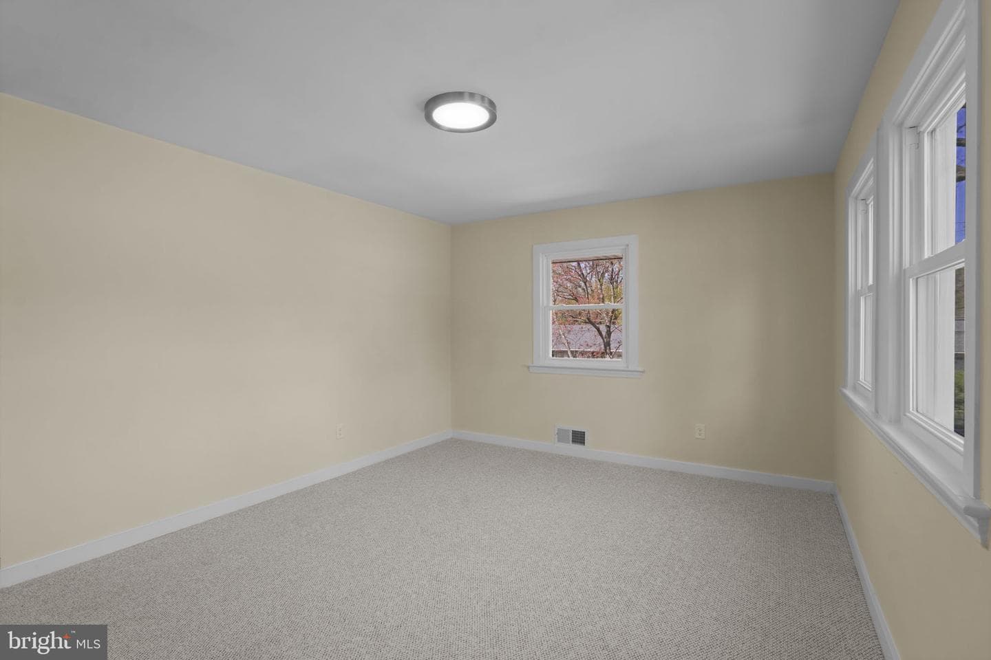 8405 Ravenswood photo 40