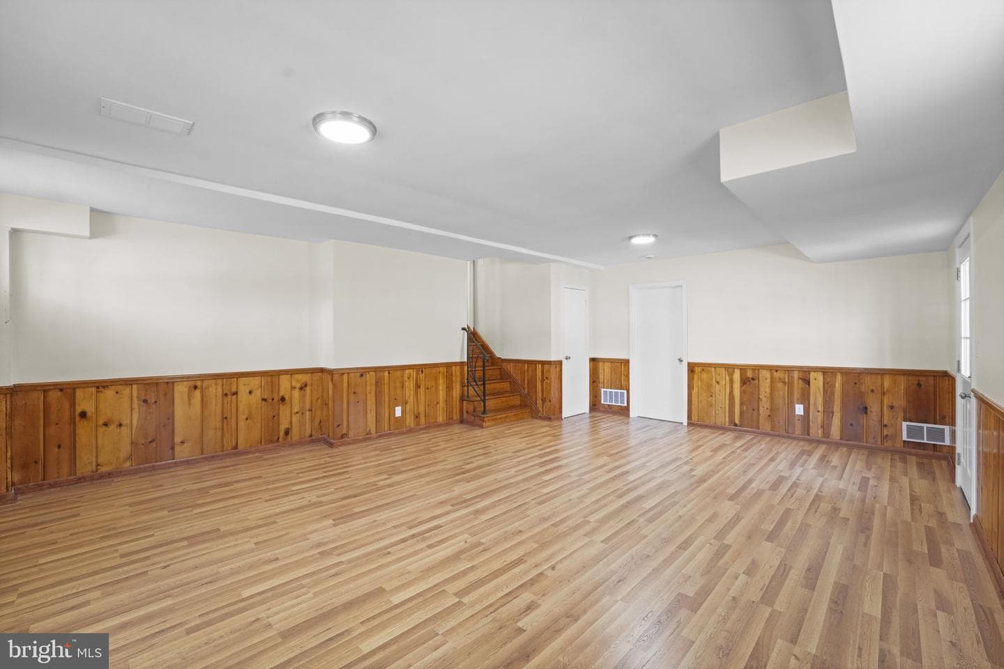 8405 Ravenswood photo 43