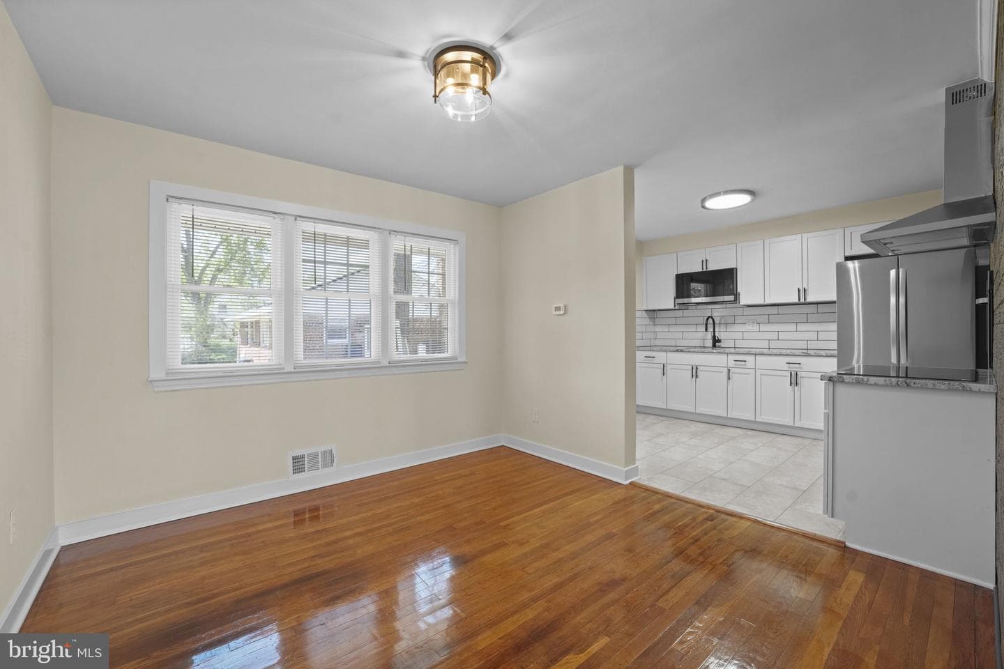 8405 Ravenswood photo 9
