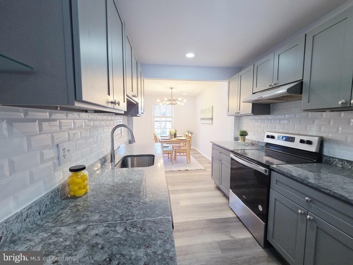 2076 Chadwick Terrace photo 2