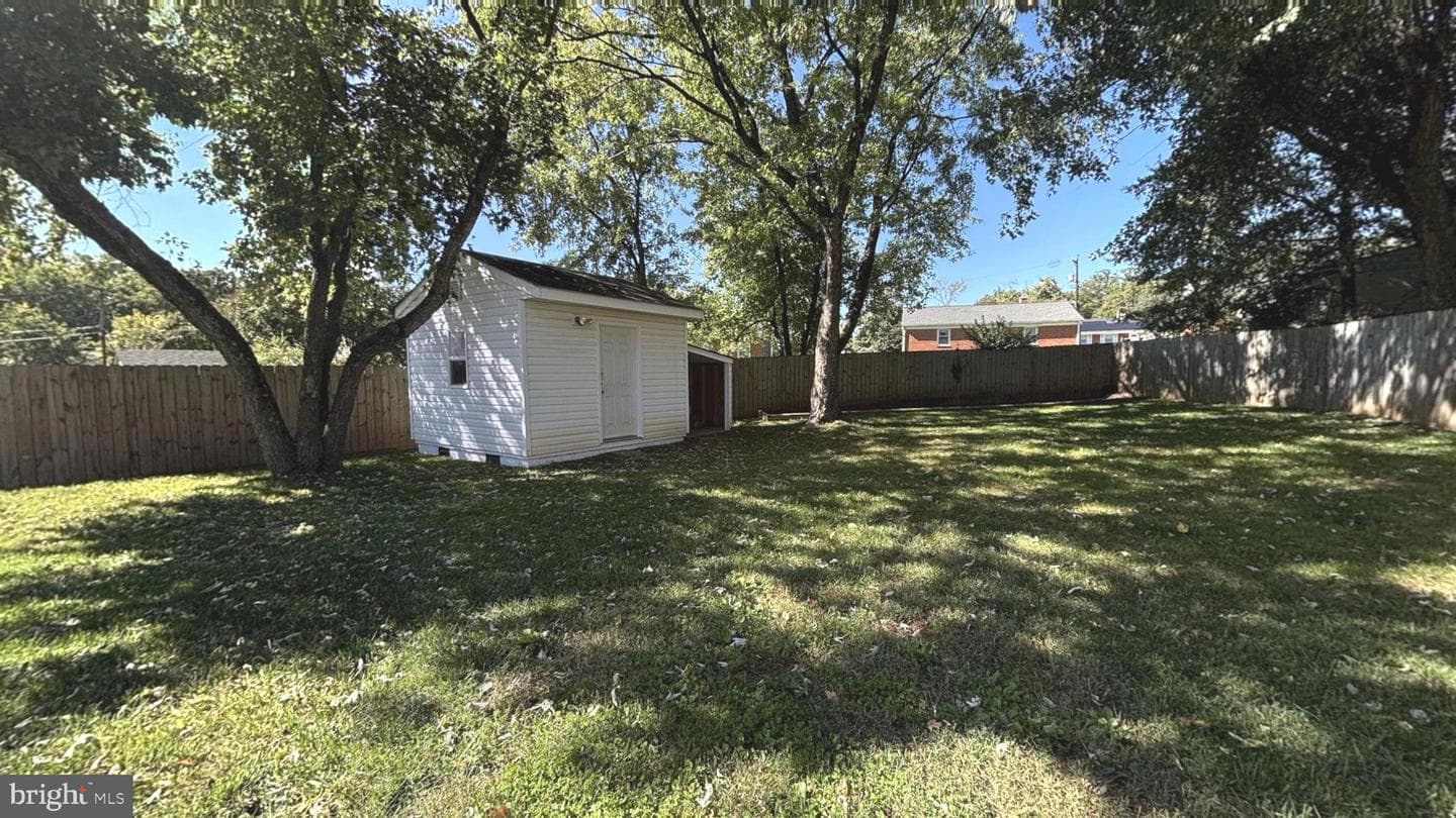 9906 Lanham Severn Road photo 35