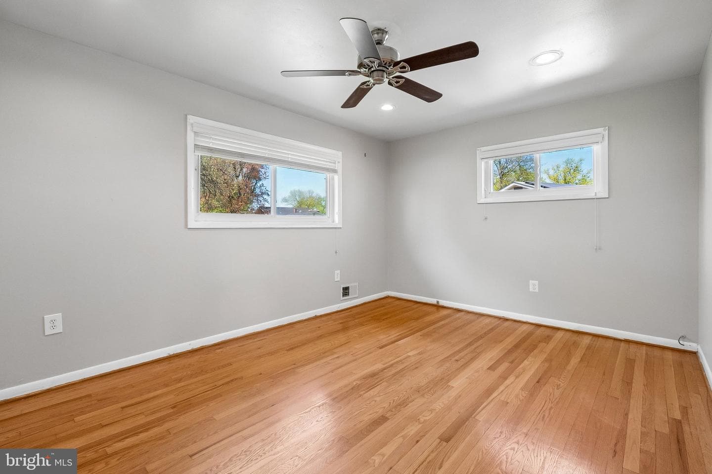 6203 Tyburn Street photo 23