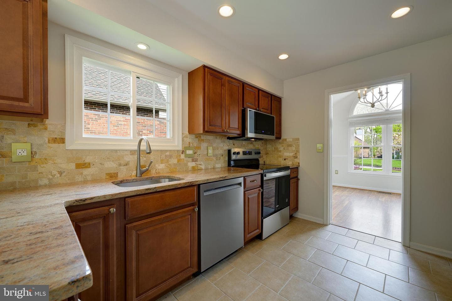 14224 Greenview Drive photo 8