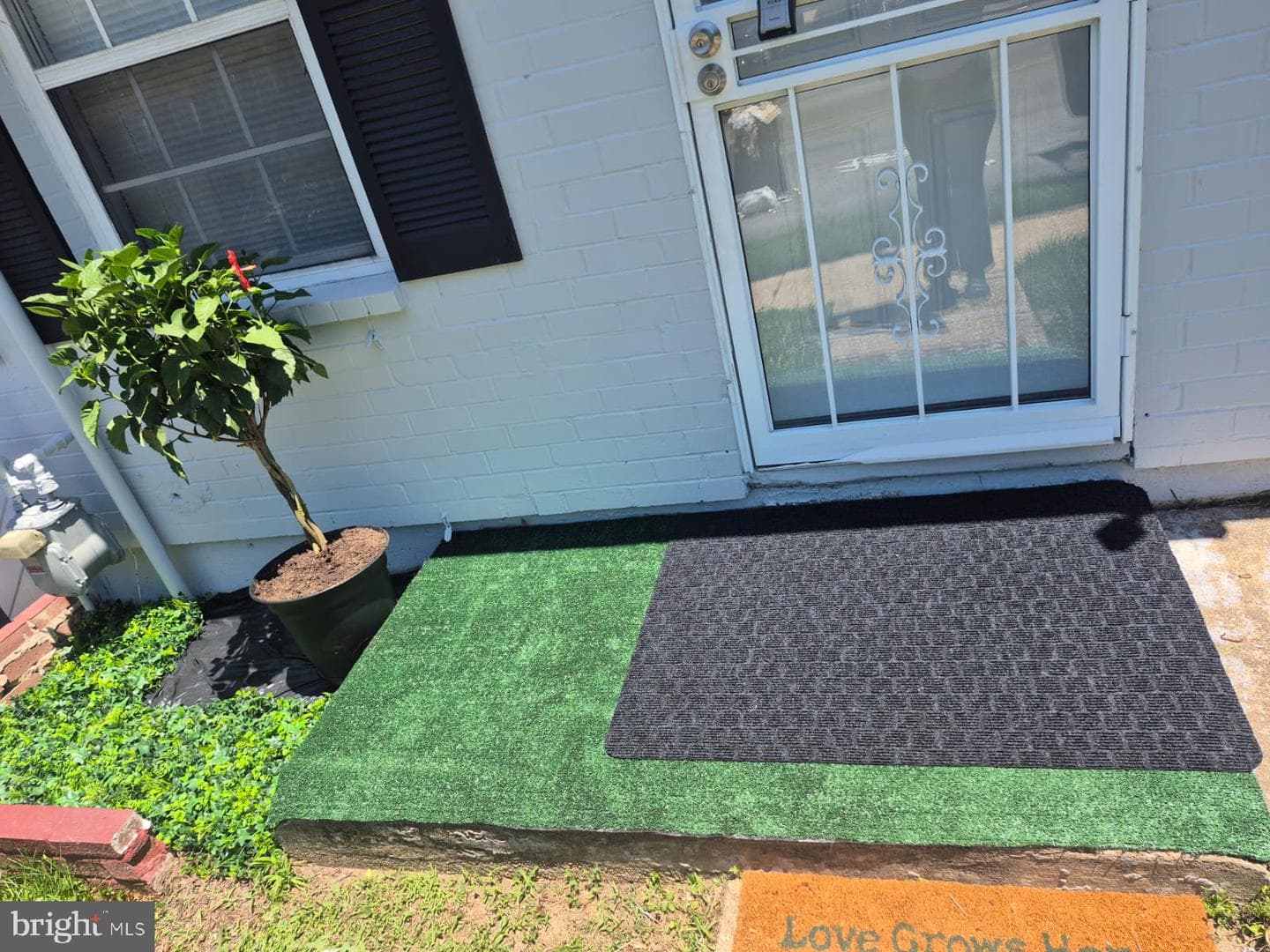 1835 Village Green Drive photo 9