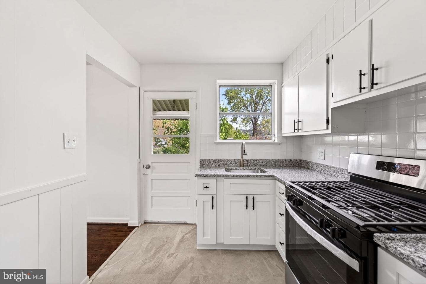 2412 Fordham Street photo 8