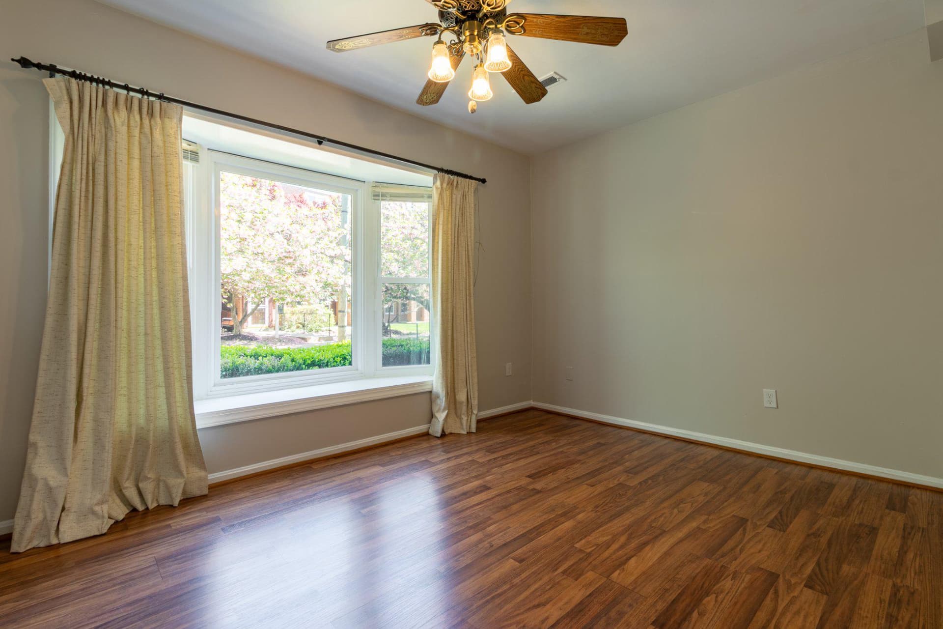 7950 Lakecrest Drive photo 11