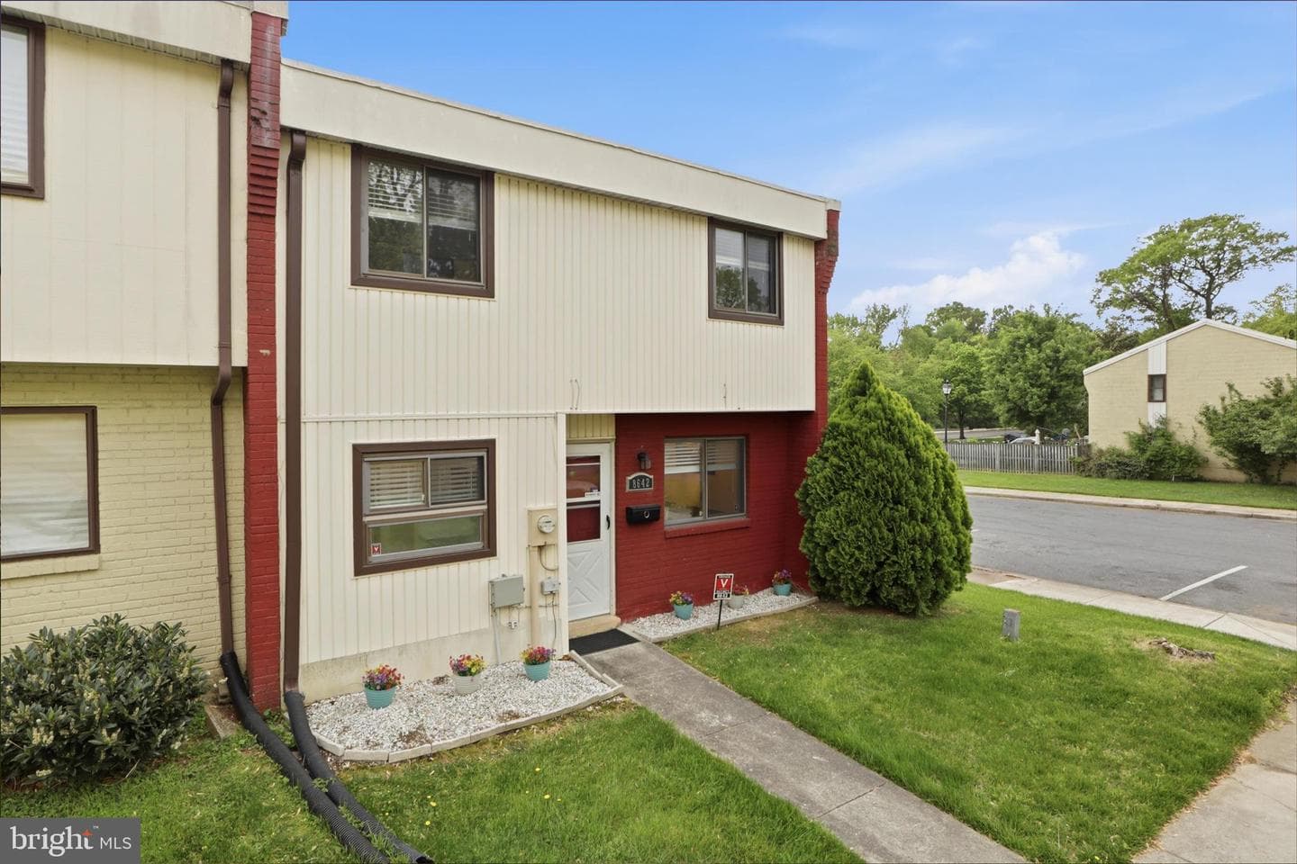 8642 Brae Brooke Drive photo 2