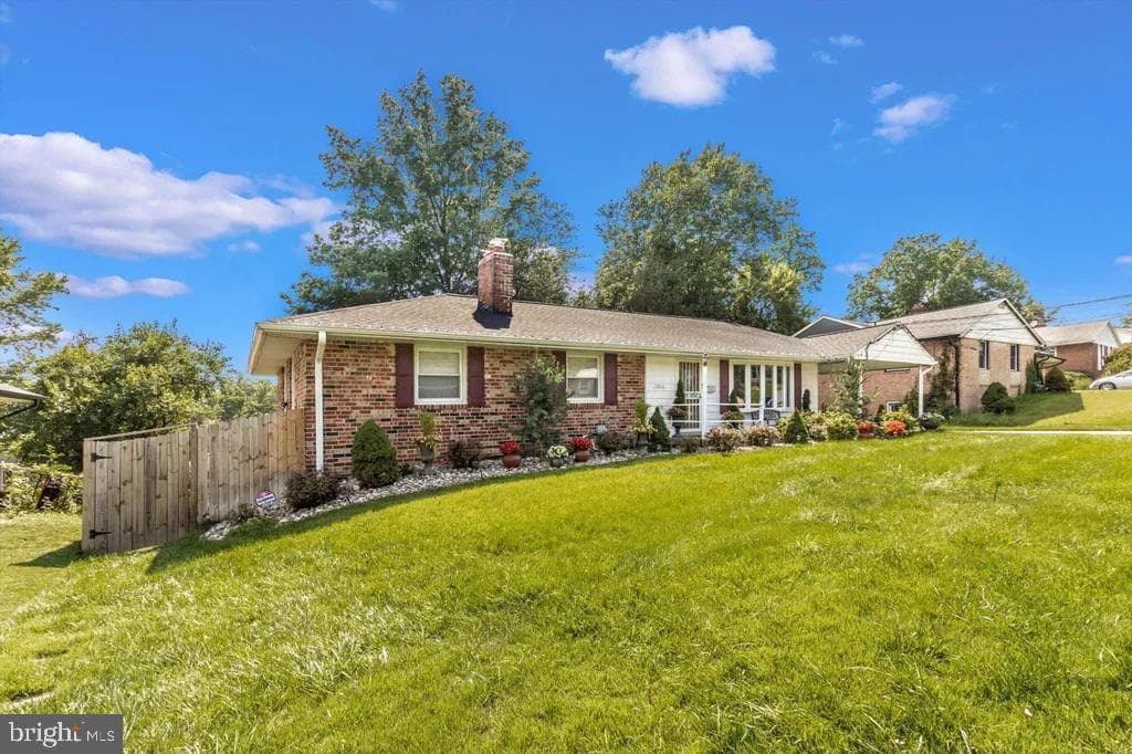13016 Ingleside Drive photo 2