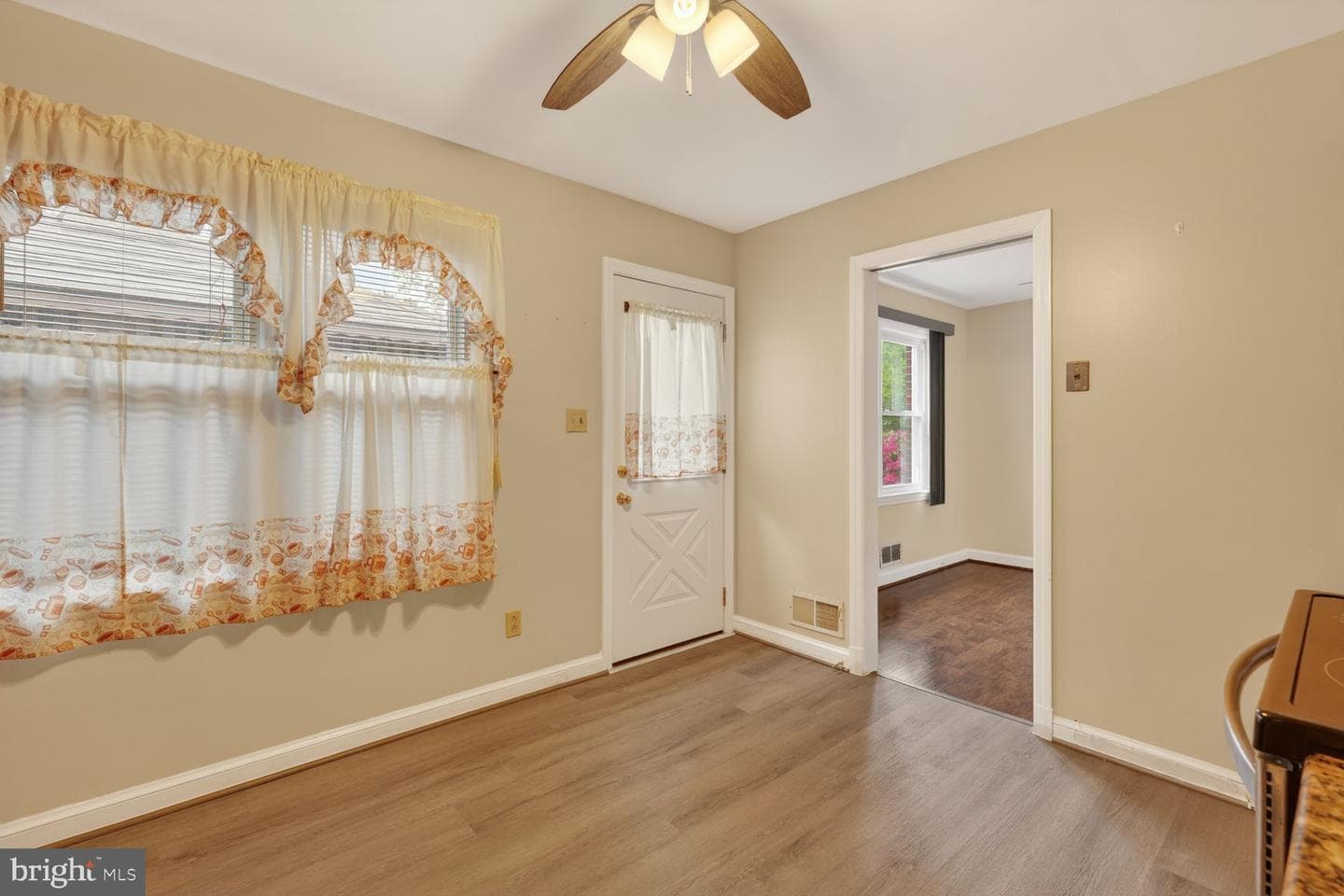 3804 Hemlock Place photo 10