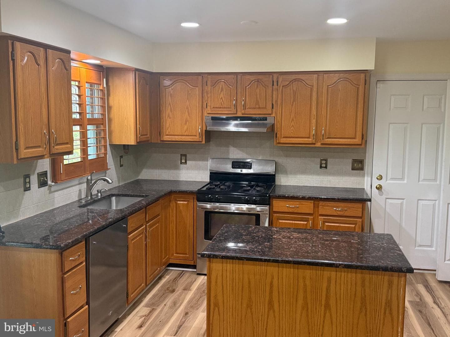 5404 Lakevale Terrace photo 11