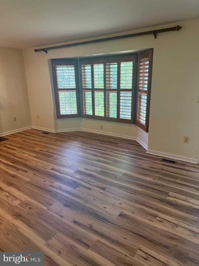 5404 Lakevale Terrace photo 32