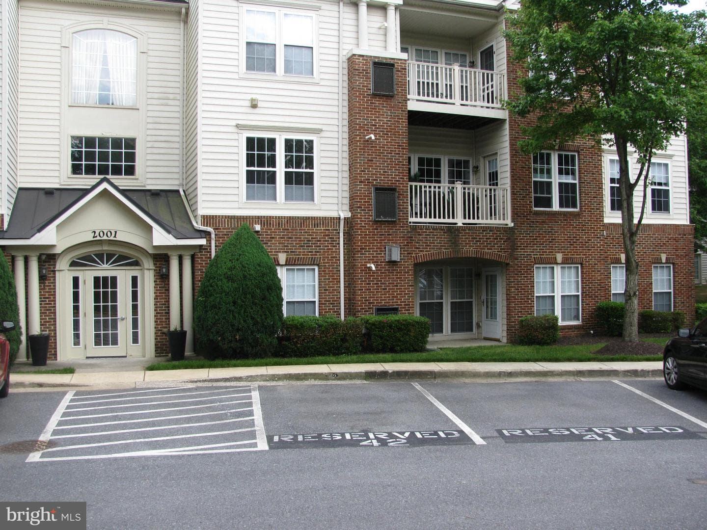 2001 Connor Court #704d photo 1