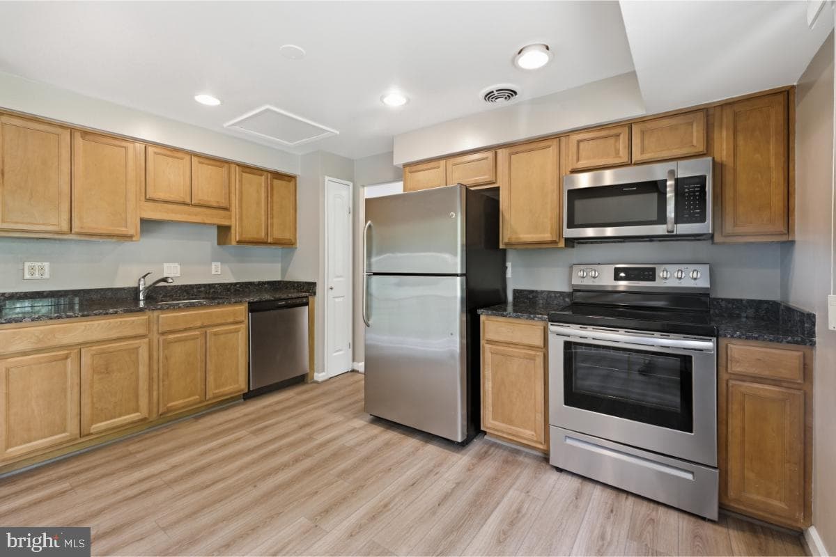 1501 Taylor Avenue photo 15