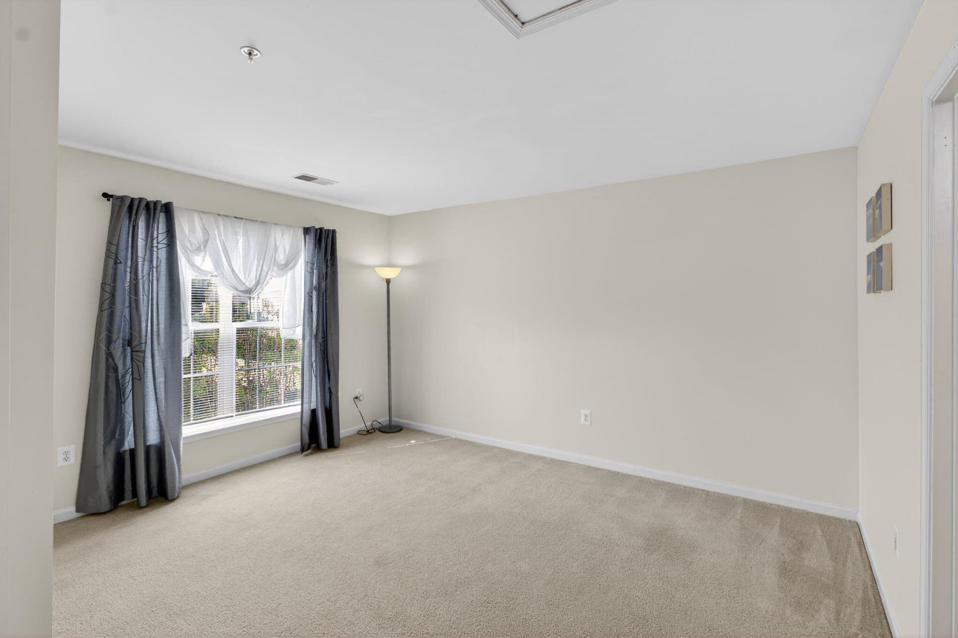 14305 Lightfoot Street photo 45