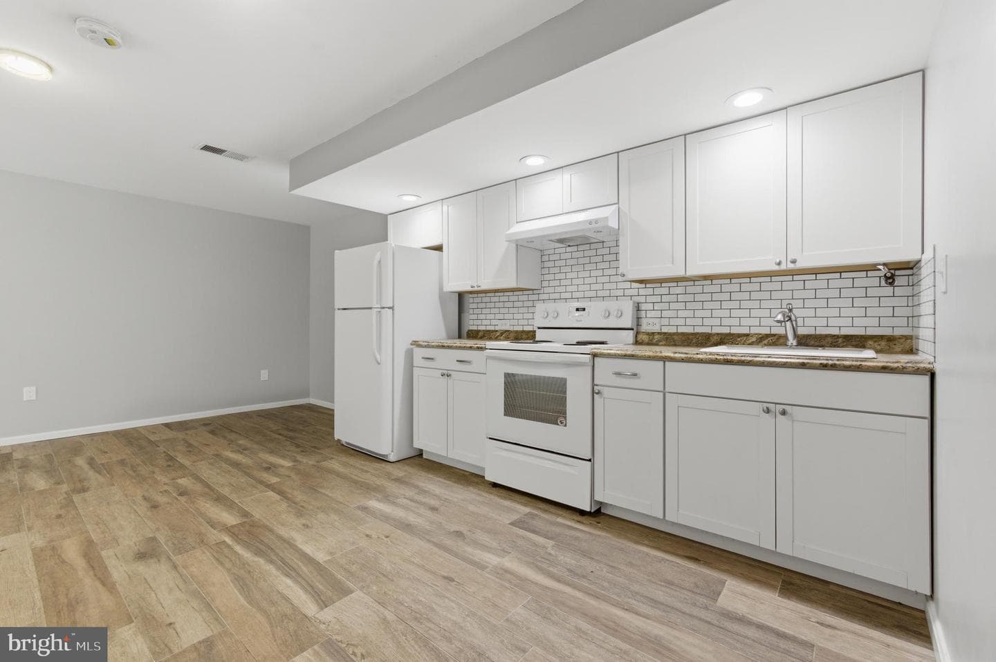 13601 Pendleton Street photo 31