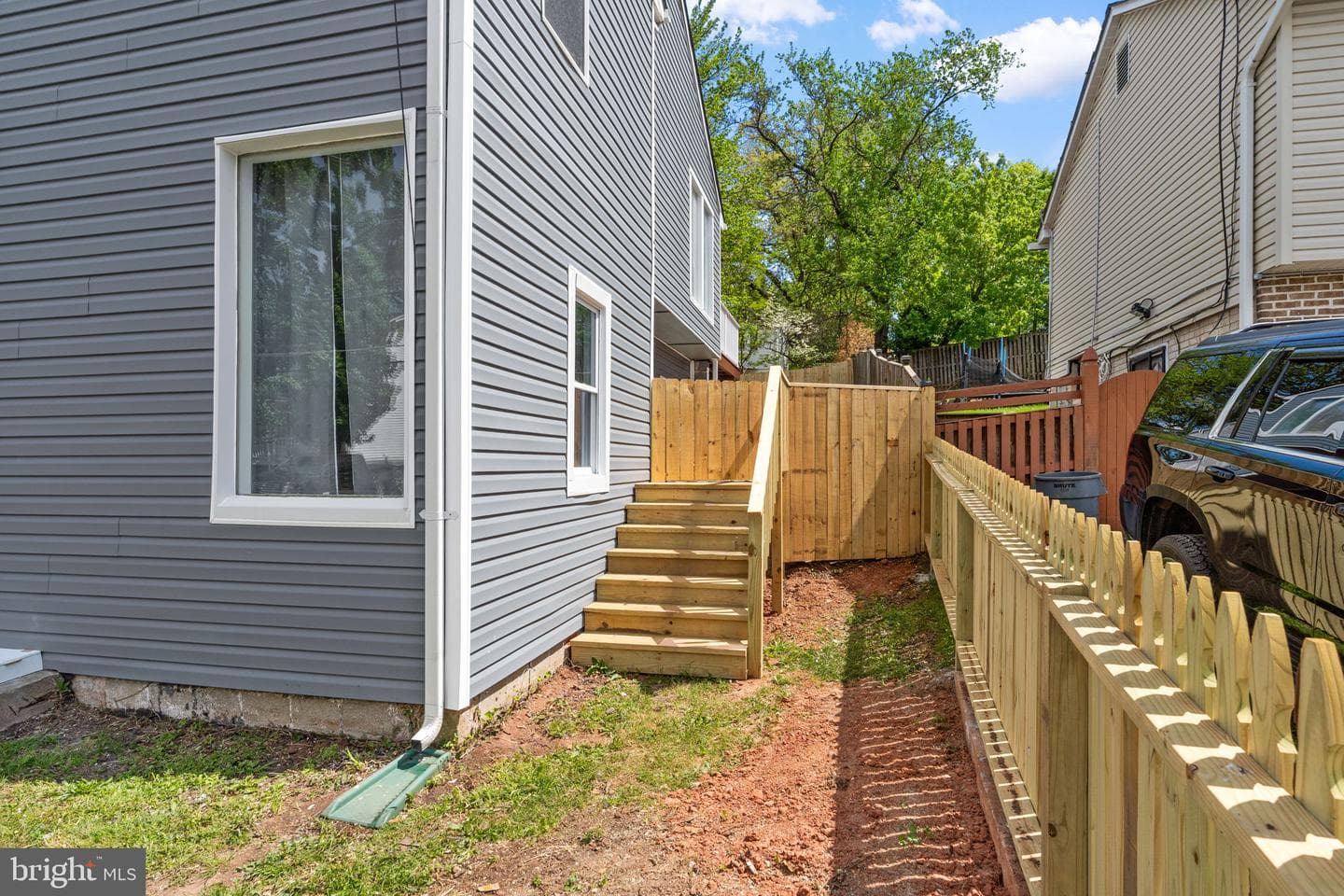 5809 Burgundy Street photo 2