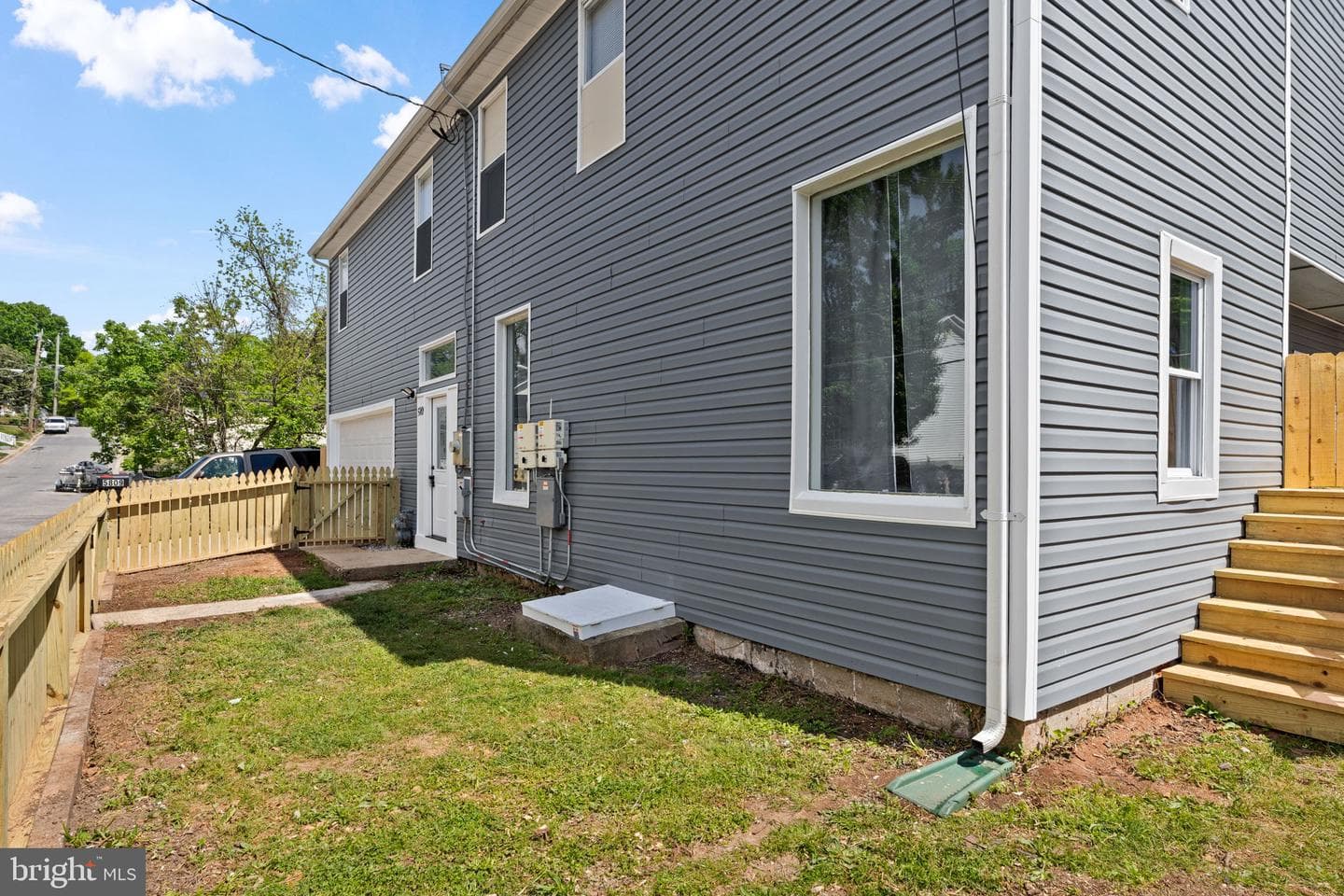 5809 Burgundy Street photo 3