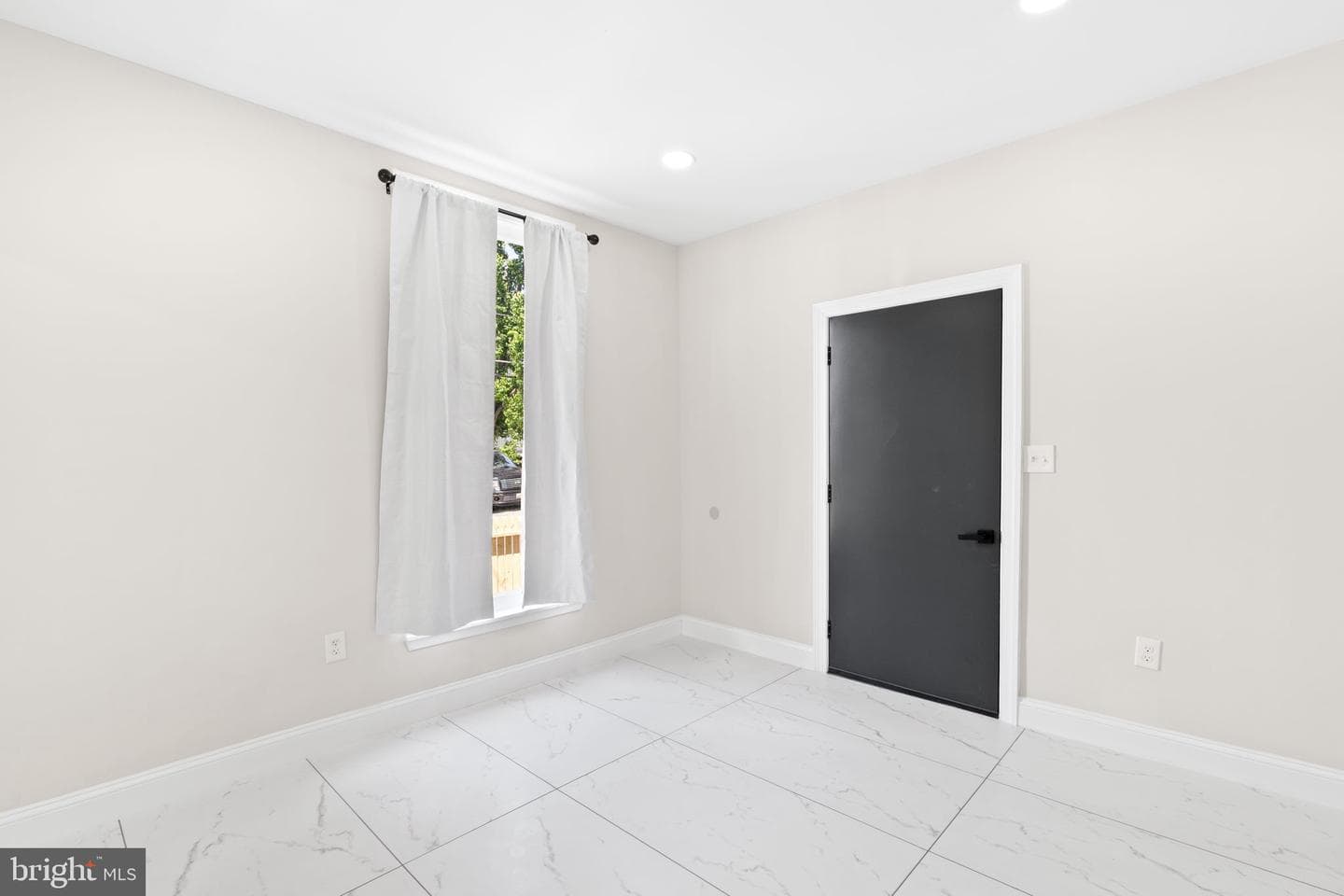 5809 Burgundy Street photo 7