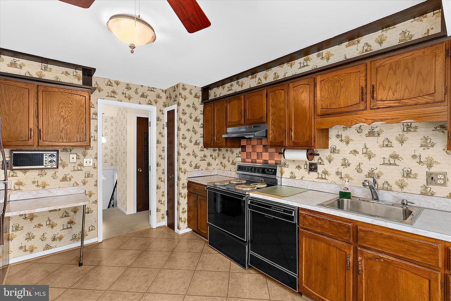 7708 Gambier Drive photo 10