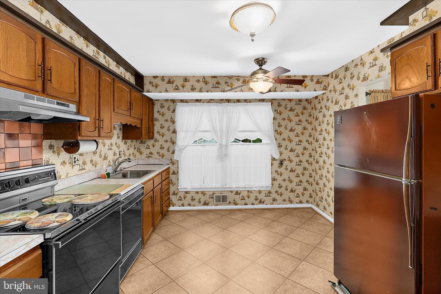 7708 Gambier Drive photo 12