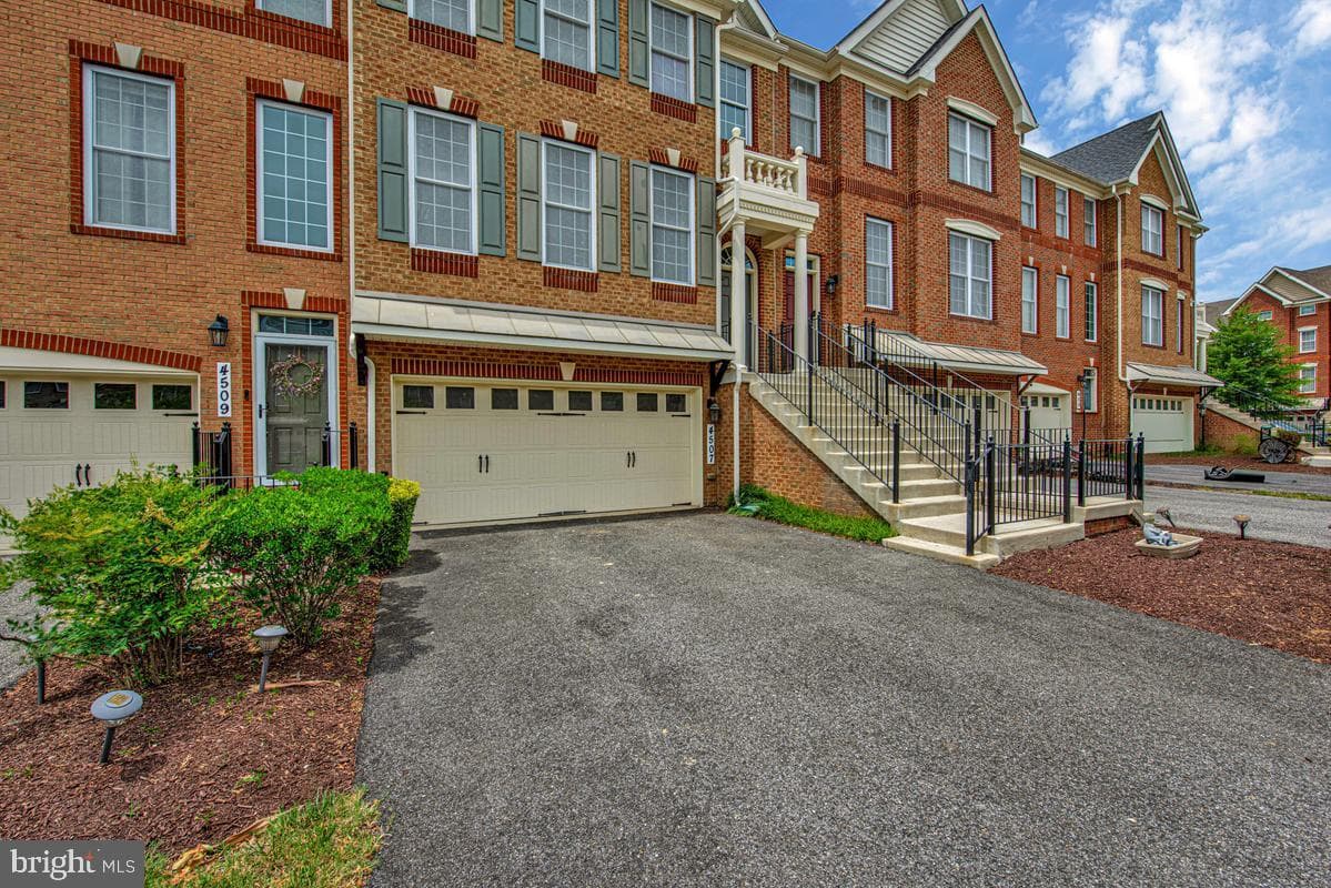 4507 Thoroughbred Drive photo 3