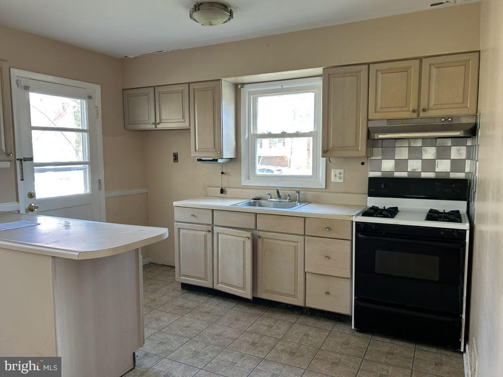 1506 Stirling Court photo 3