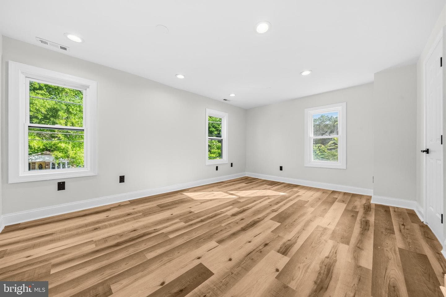 5807 Dade Street photo 14