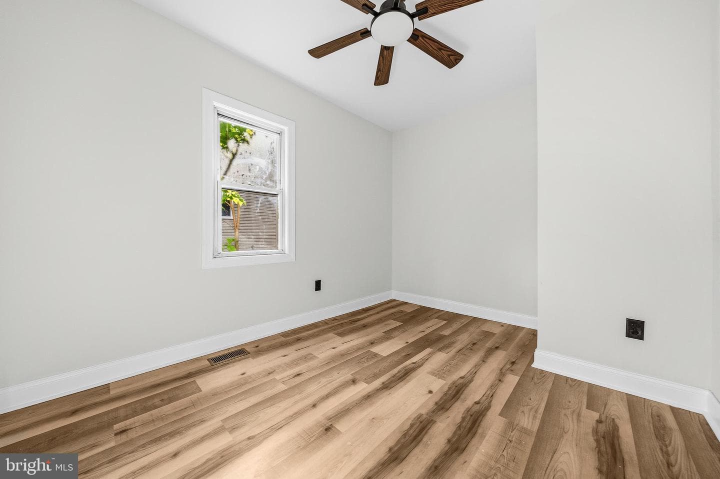 5807 Dade Street photo 18