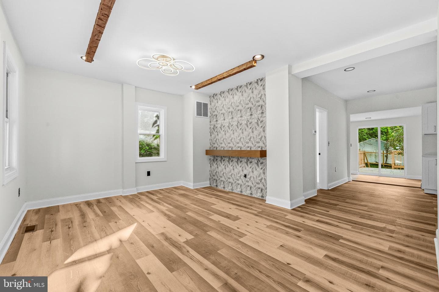 5807 Dade Street photo 7