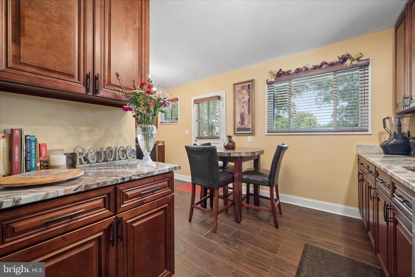 6803 Adelphi Road photo 15