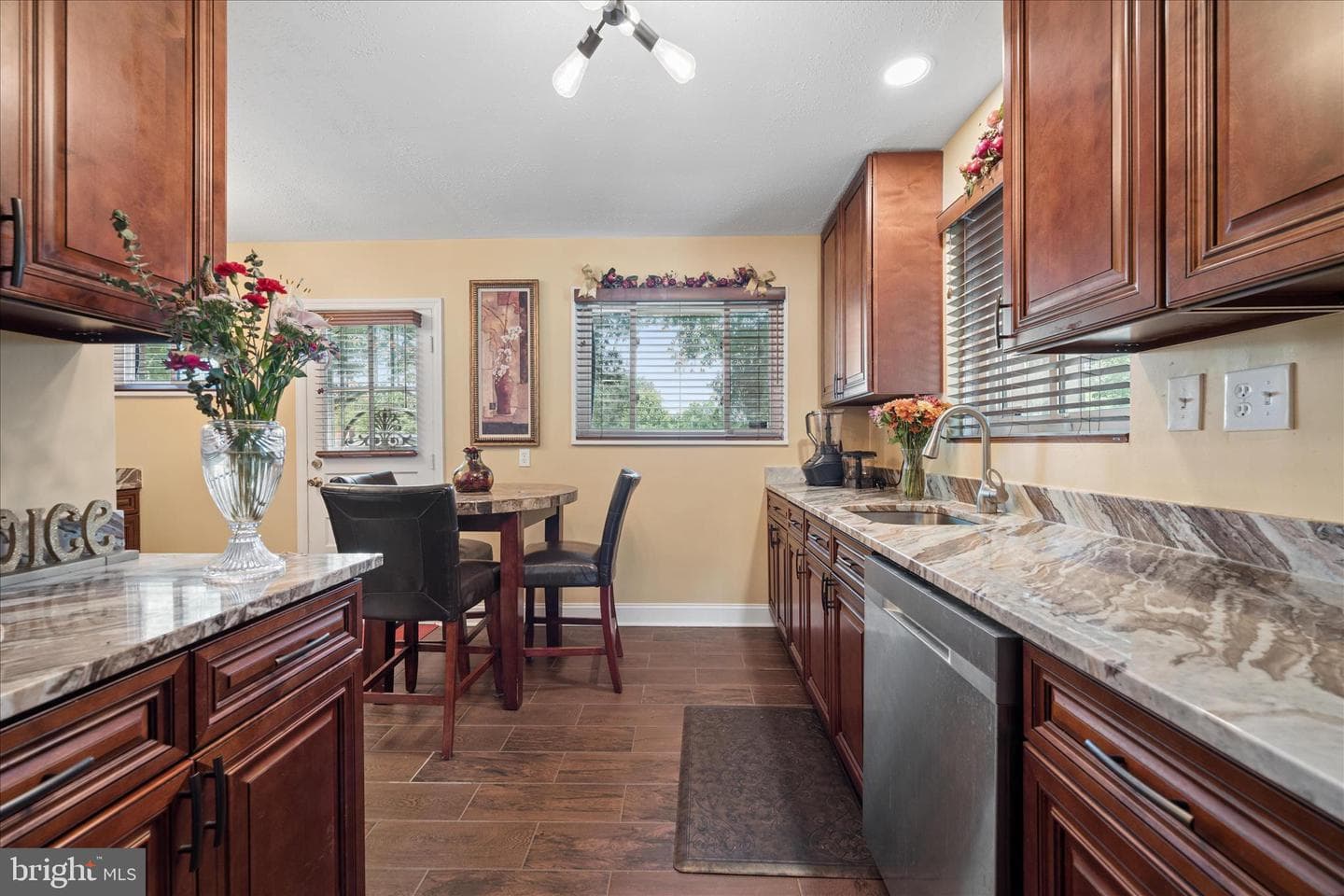 6803 Adelphi Road photo 16