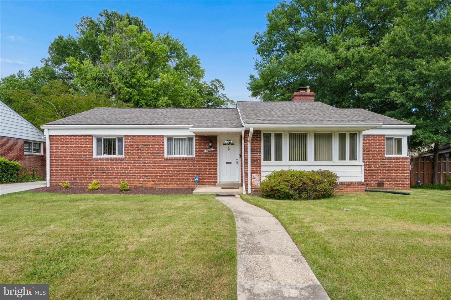 6803 Adelphi Road photo 3