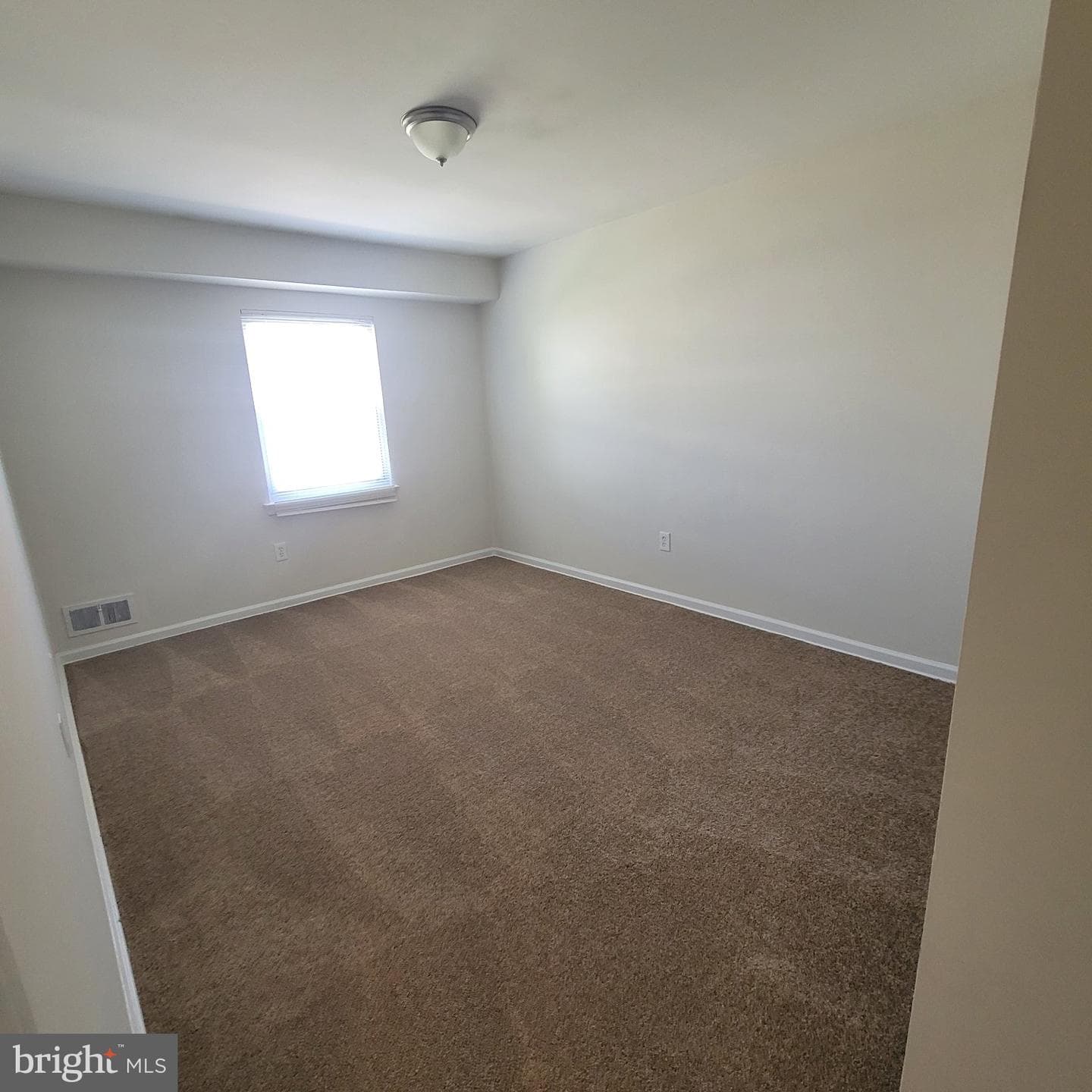 1833 Addison Road S photo 10