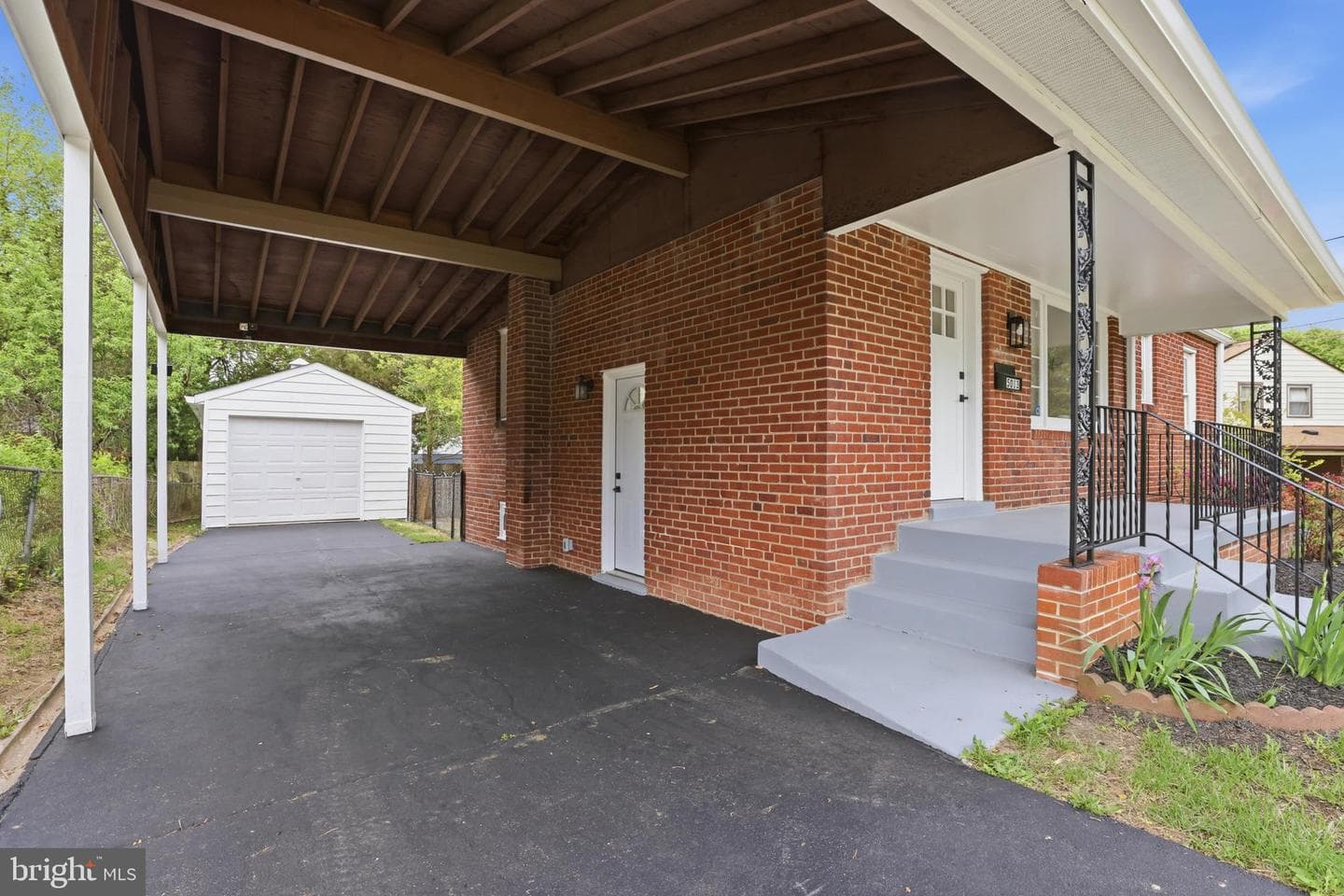 5013 Mineola Road photo 2