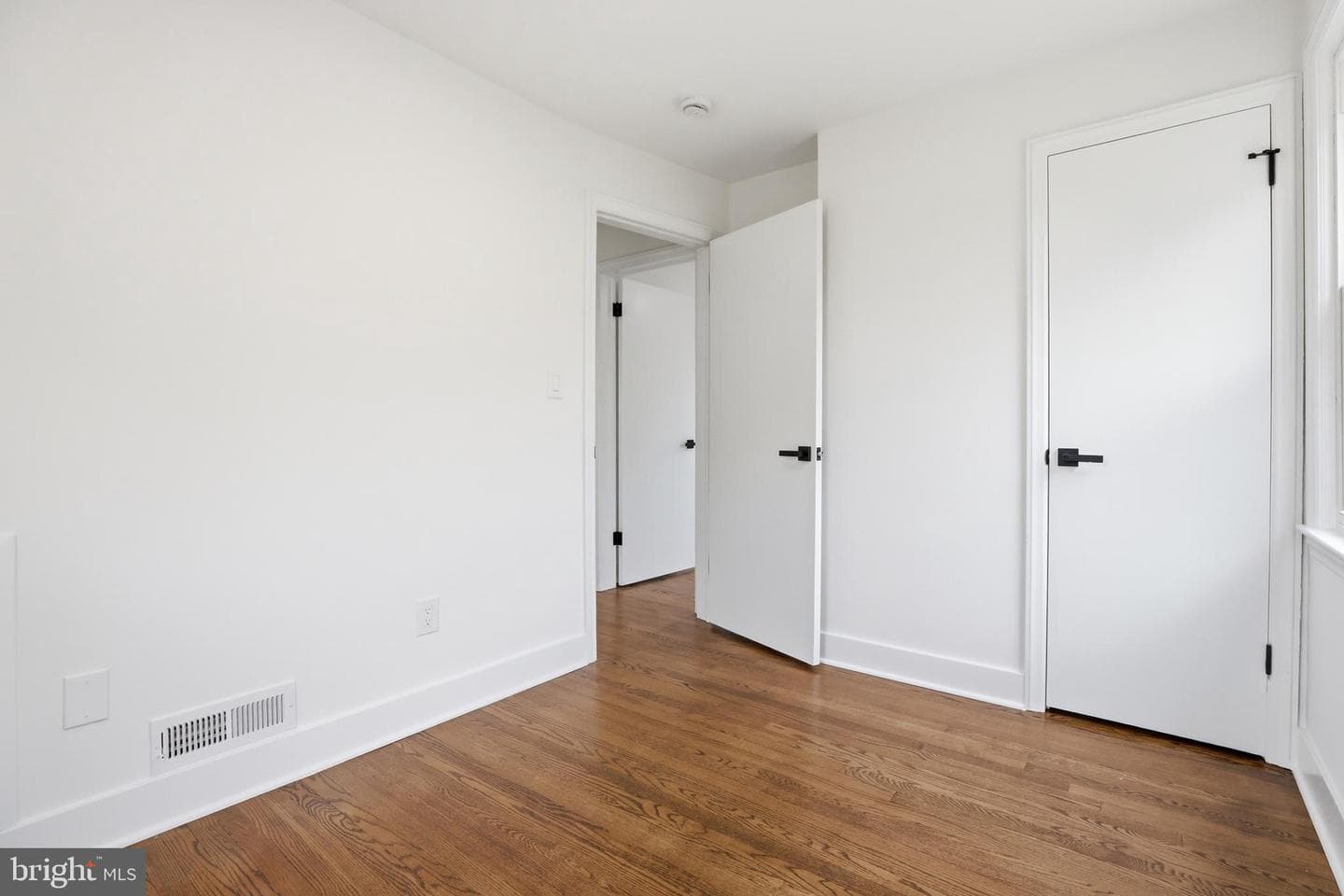 5013 Mineola Road photo 9