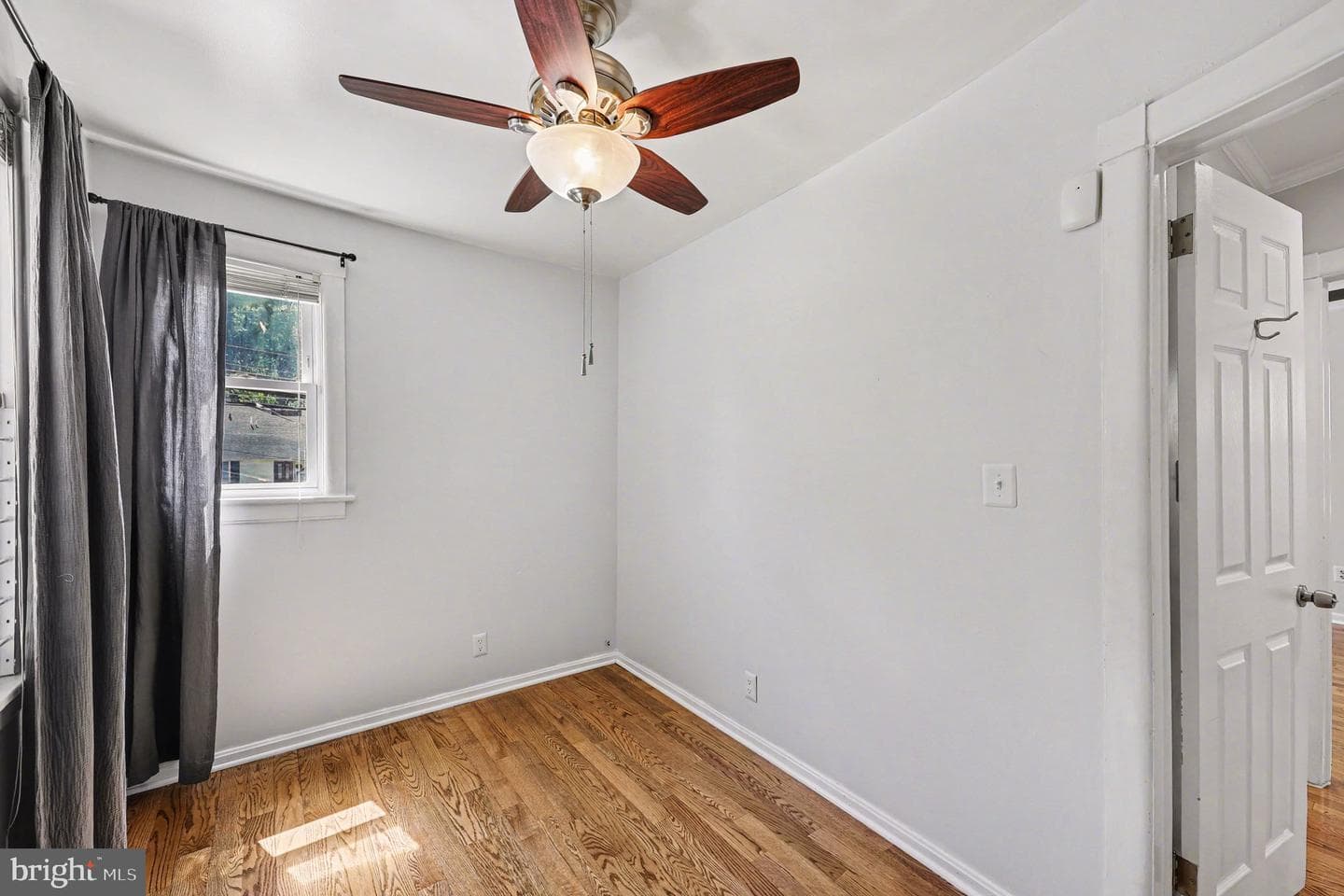 1602 Erskine Street photo 17