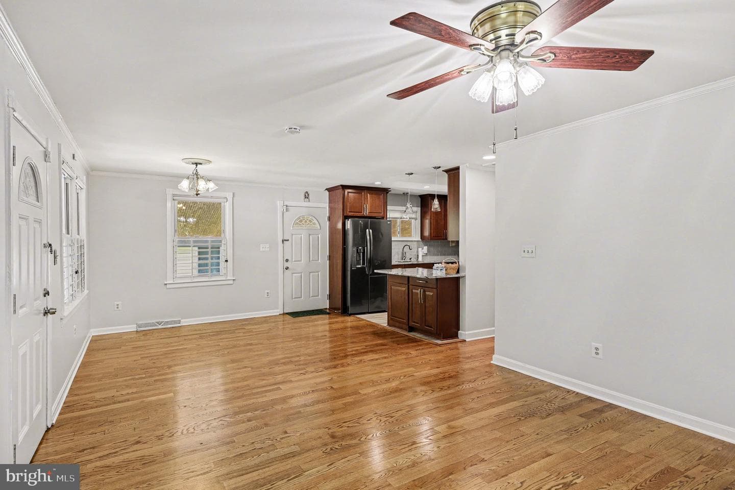 1602 Erskine Street photo 6