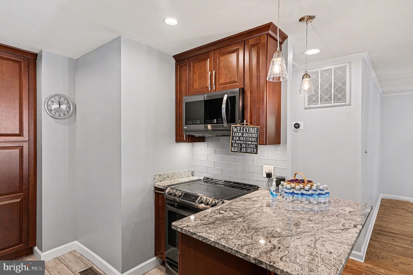 1602 Erskine Street photo 8
