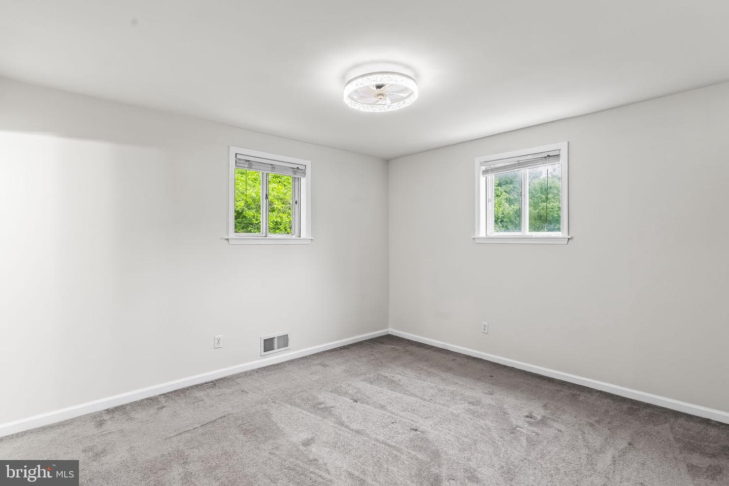 8714 Oakdale Street photo 15